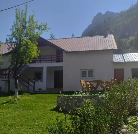 Aamiaismajoitus (B&B) Bujtina Arlindi