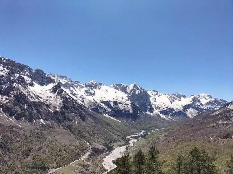 Aamiaismajoitus (B&B) Bujtina Arlindi