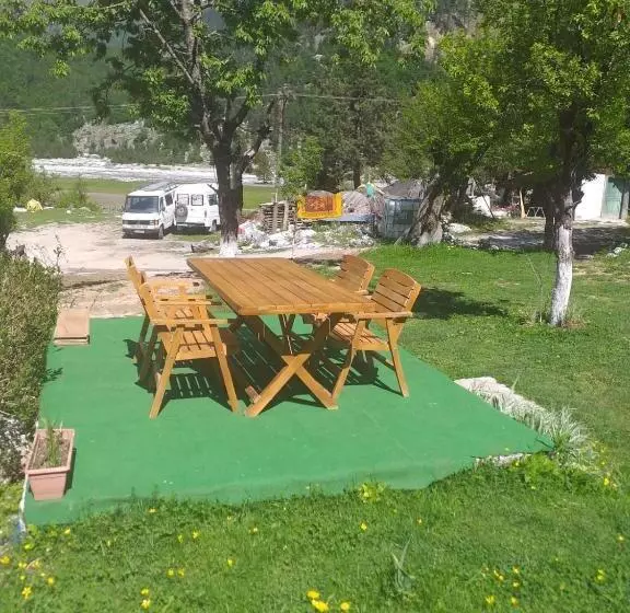 Aamiaismajoitus (B&B) Bujtina Arlindi