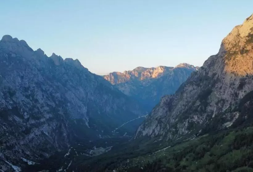 Aamiaismajoitus (B&B) Bujtina Arlindi