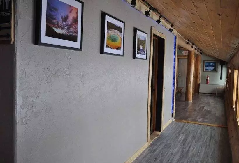 Lomakeskus Crooked Creek Guest Ranch