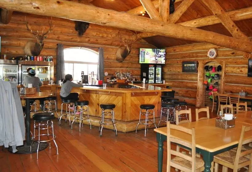 Lomakeskus Crooked Creek Guest Ranch