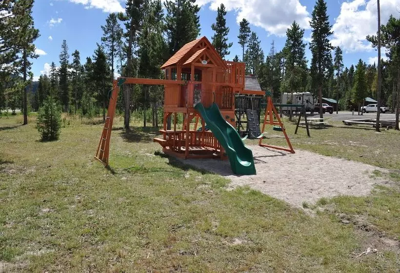 Lomakeskus Crooked Creek Guest Ranch