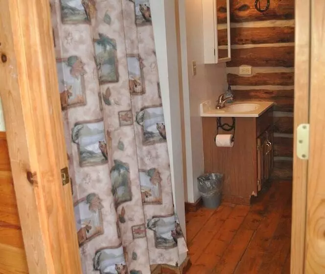 Lomakeskus Crooked Creek Guest Ranch