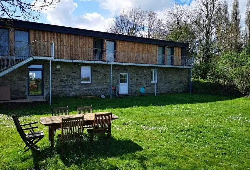 تختخواب و صبحانه La Passerelle