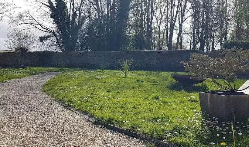 تختخواب و صبحانه La Passerelle