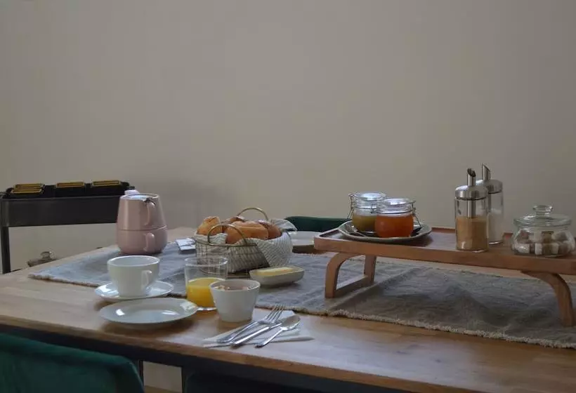 تختخواب و صبحانه La Passerelle