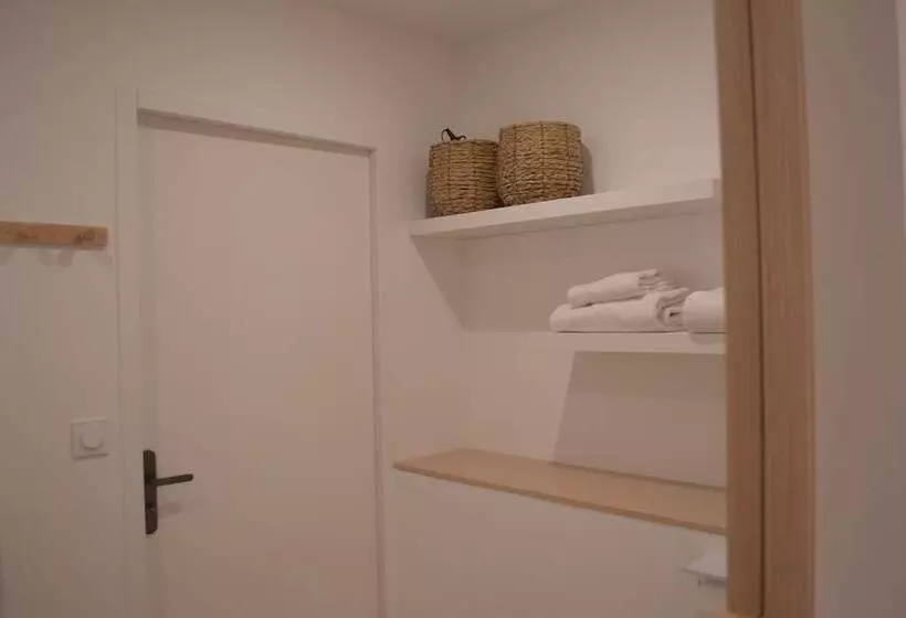 تختخواب و صبحانه La Passerelle