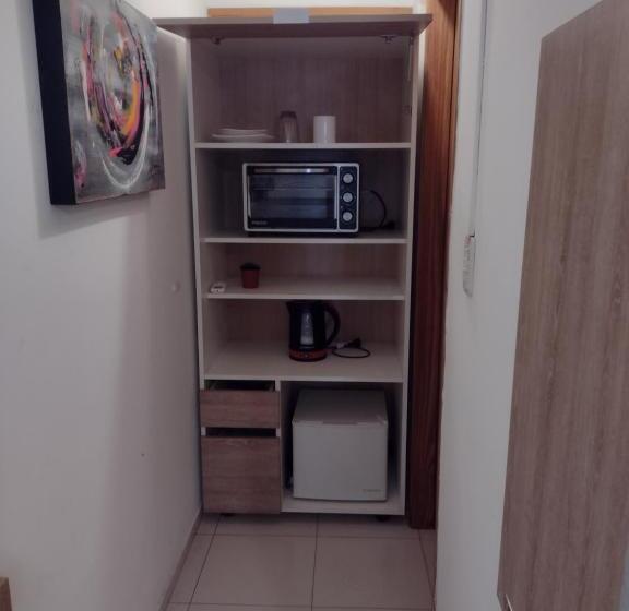 تختخواب و صبحانه Petit Jardin