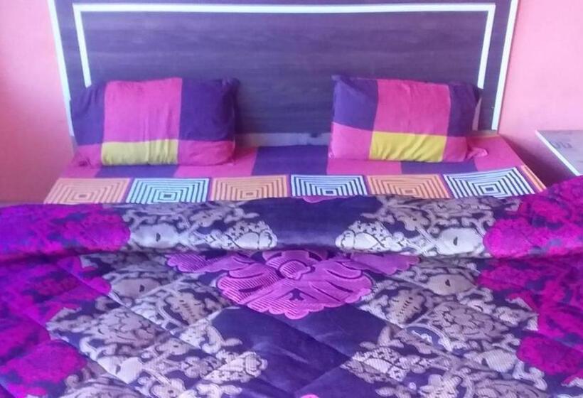 ホテル Spot On 87911 Sharma S Kitchen & Home Stay