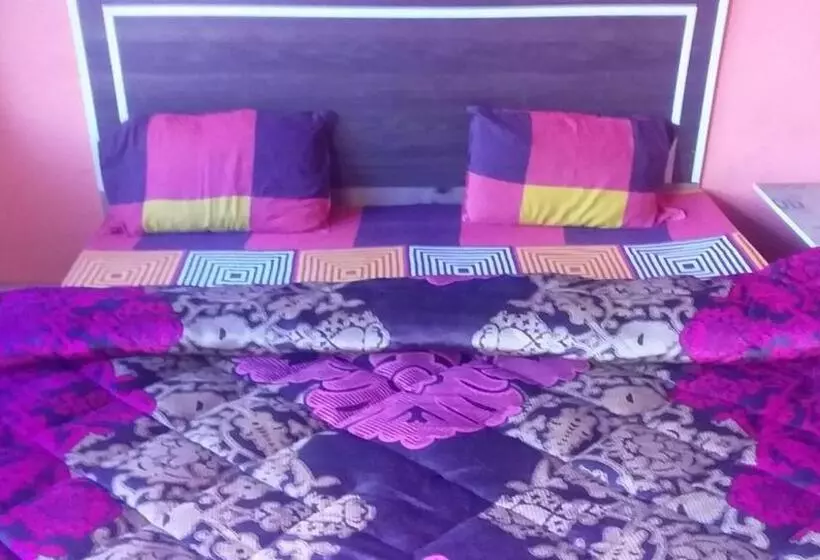ホテル Spot On 87911 Sharma S Kitchen & Home Stay
