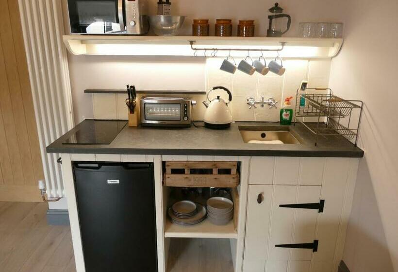 膳宿费 Madtom Seafood Cafe Bar & Guest Rooms