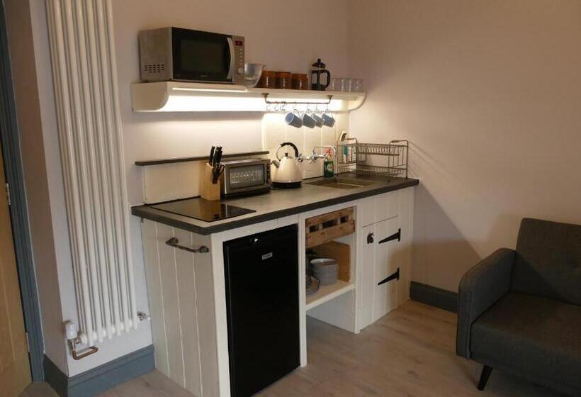 膳宿费 Madtom Seafood Cafe Bar & Guest Rooms