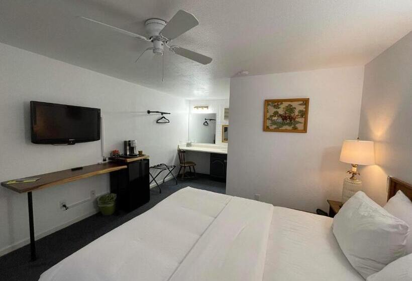 The Aztec Motel & Creative Space