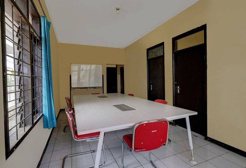 בית מלון כפרי Spot On 91116 Pelangi Residence Syariah