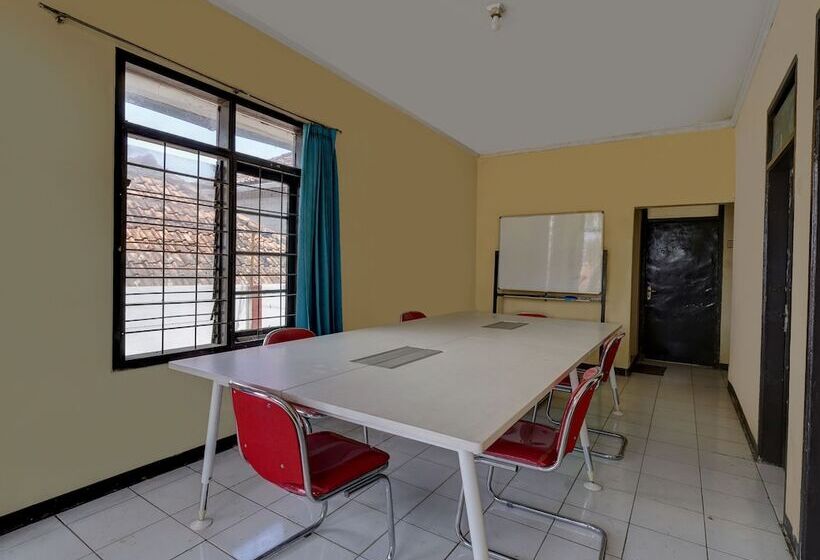 בית מלון כפרי Spot On 91116 Pelangi Residence Syariah