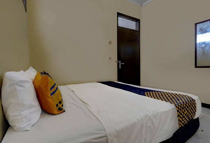 בית מלון כפרי Spot On 91116 Pelangi Residence Syariah