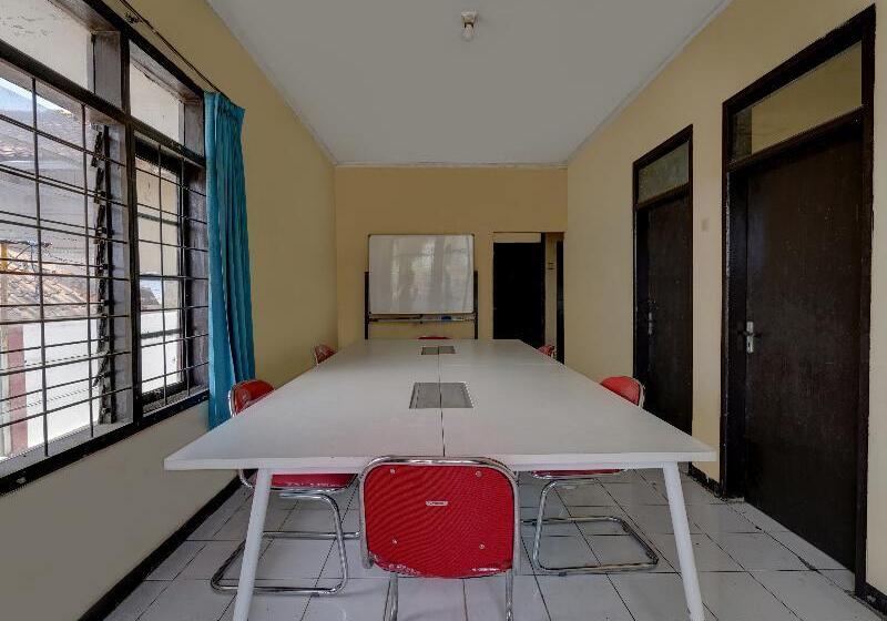 בית מלון כפרי Spot On 91116 Pelangi Residence Syariah