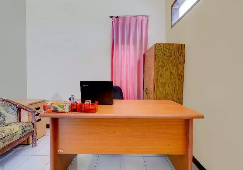 Hotelli Spot On 91116 Pelangi Residence Syariah