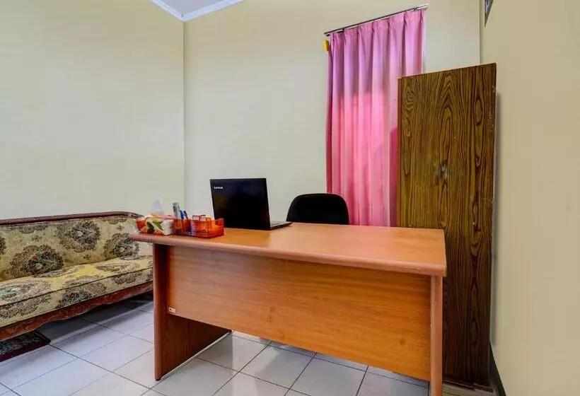 Hotelli Spot On 91116 Pelangi Residence Syariah