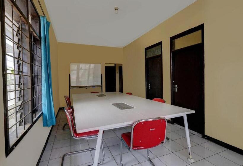 בית מלון כפרי Spot On 91116 Pelangi Residence Syariah