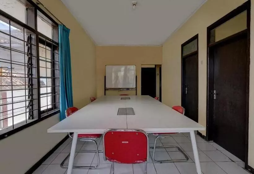 Hotelli Spot On 91116 Pelangi Residence Syariah