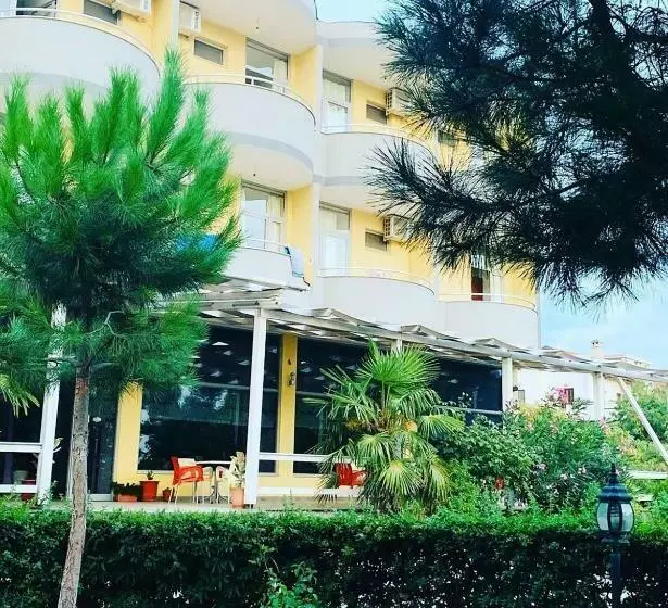 هتل La Perla