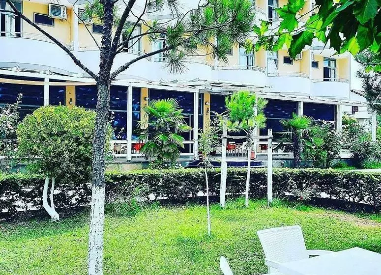 هتل La Perla