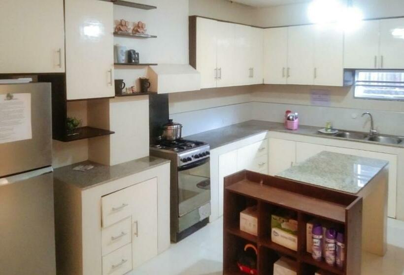 בית מלון כפרי Skyleigh Apartelle By Reddoorz