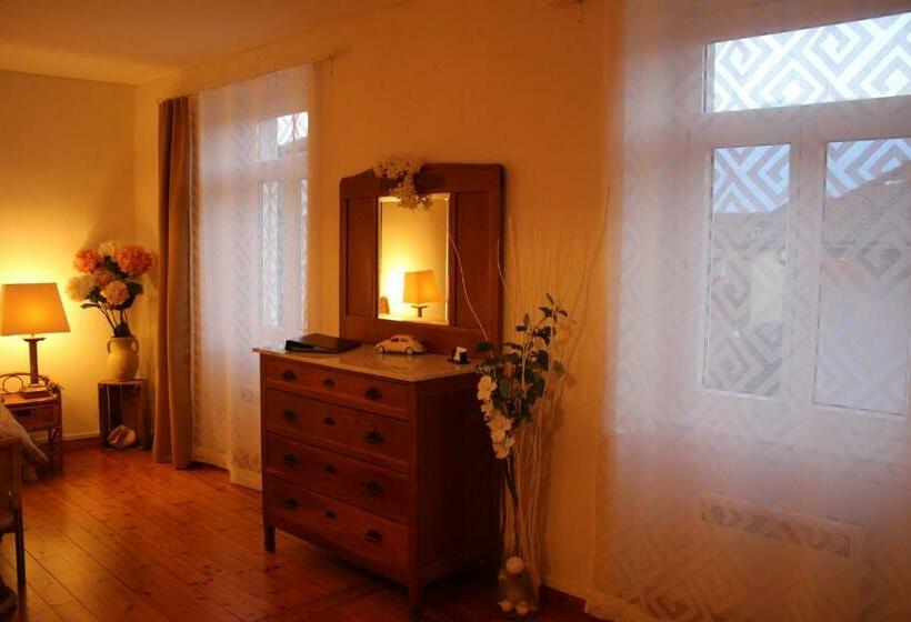 ペンション 1912   Wooden Room   Old Town