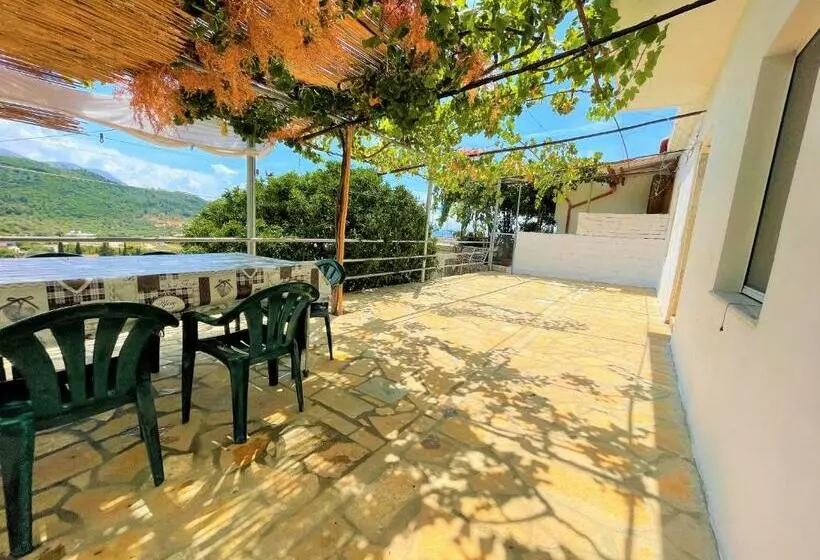 Majatalo Alexis House