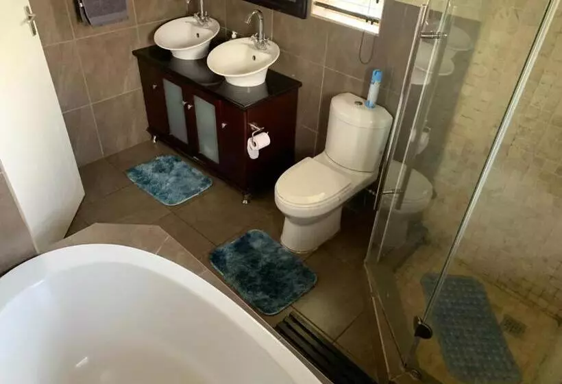 Majatalo Garden Palace Guesthouse