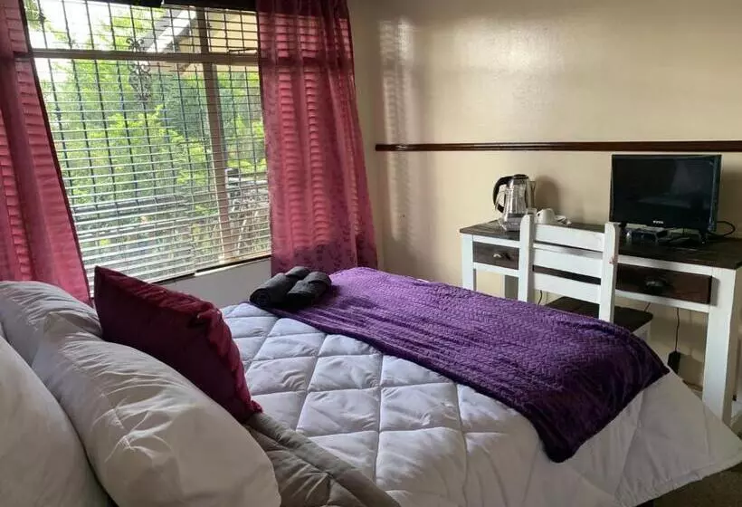 Majatalo Garden Palace Guesthouse