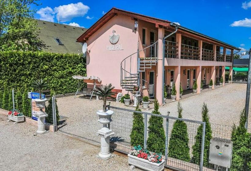 פנסיון Minerál