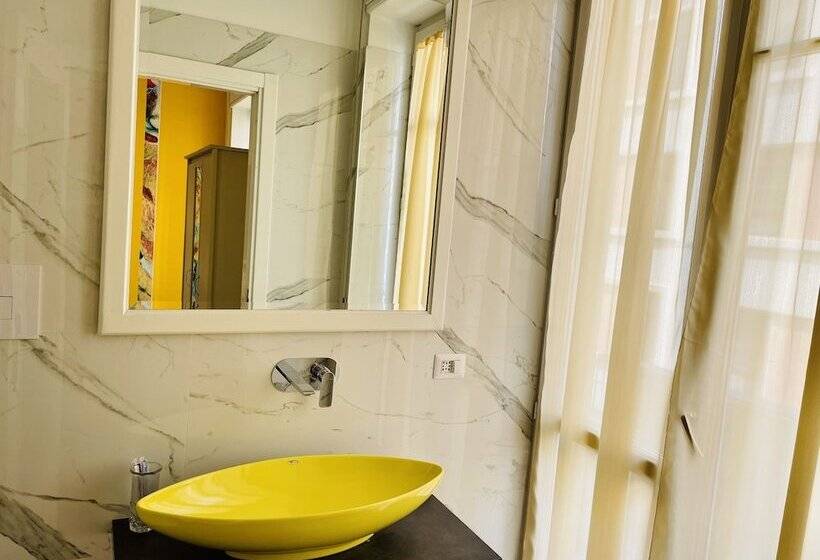 تختخواب و صبحانه Contemax Arthouse