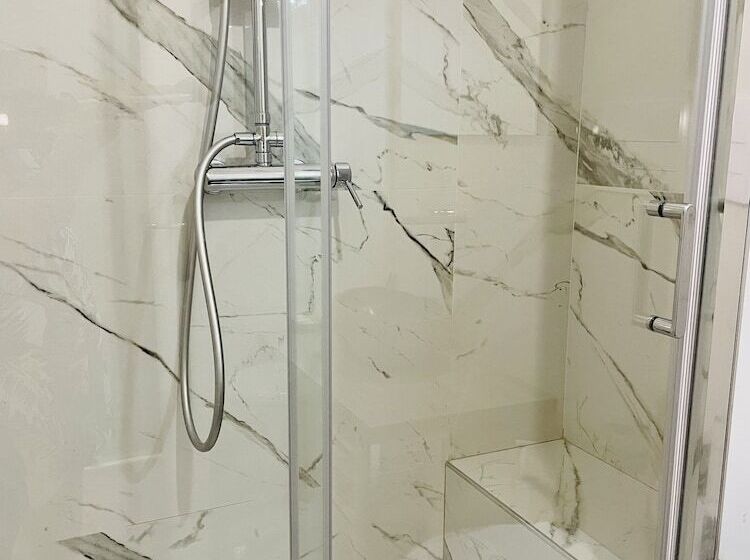 تختخواب و صبحانه Contemax Arthouse