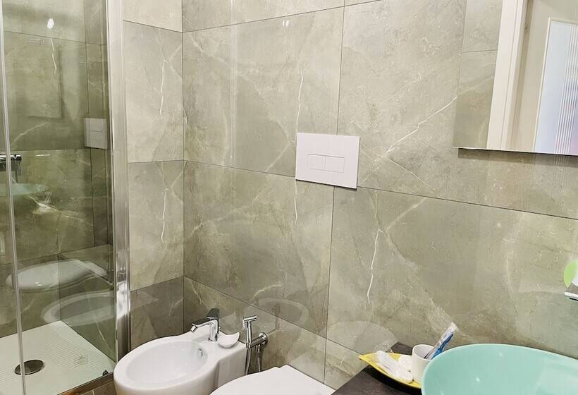 تختخواب و صبحانه Contemax Arthouse