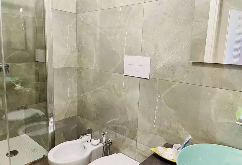 تختخواب و صبحانه Contemax Arthouse