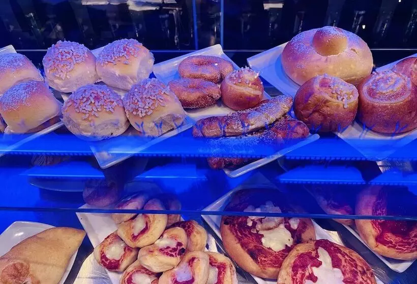 تختخواب و صبحانه Contemax Arthouse