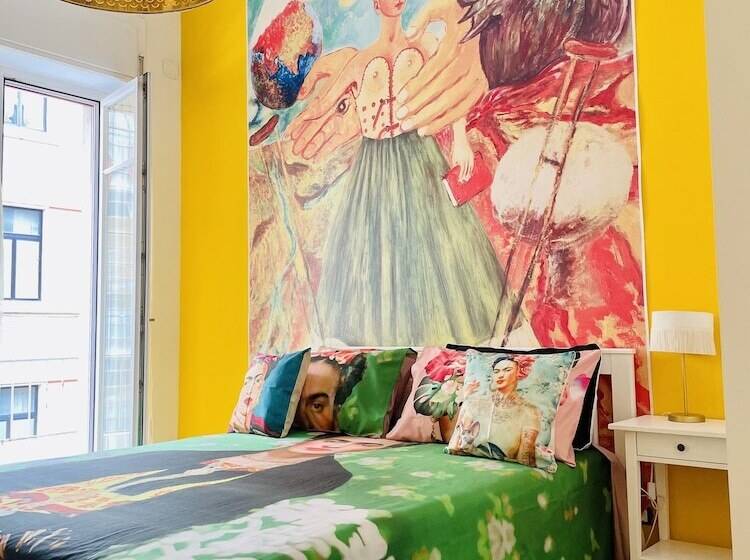 تختخواب و صبحانه Contemax Arthouse