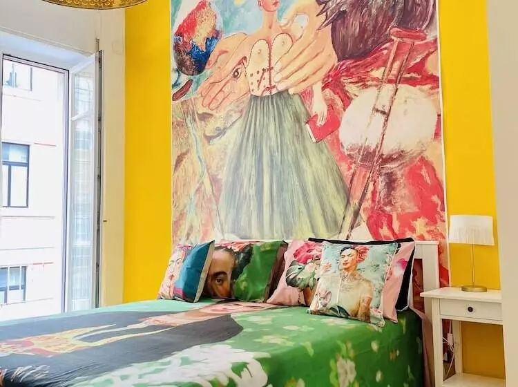 تختخواب و صبحانه Contemax Arthouse