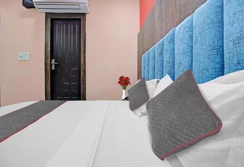 ホテル Oyo Townhouse 952  Krishna