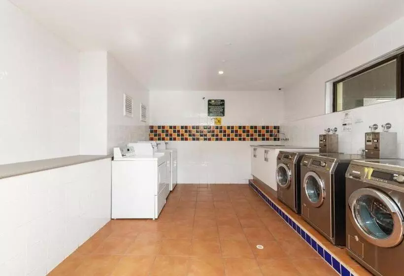 호텔 Ashmore Palms Holiday Village