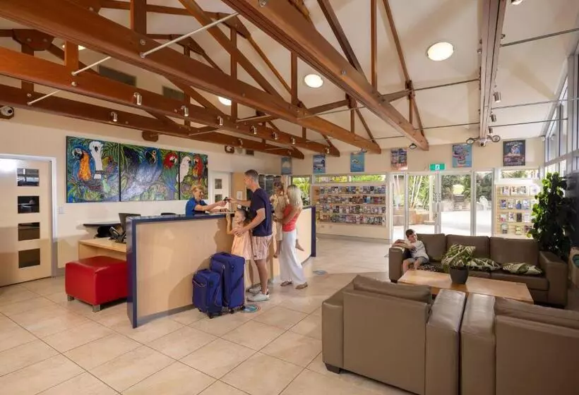 호텔 Ashmore Palms Holiday Village