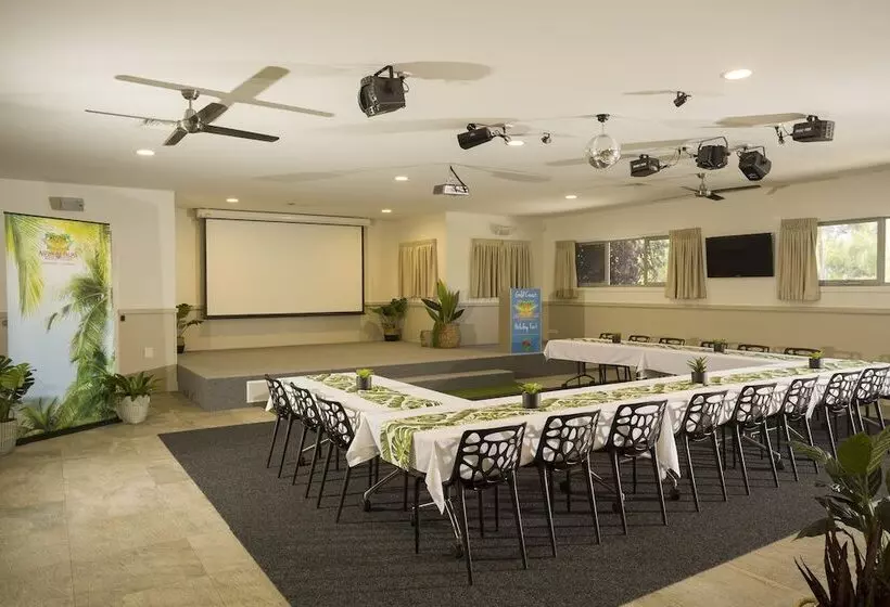 호텔 Ashmore Palms Holiday Village