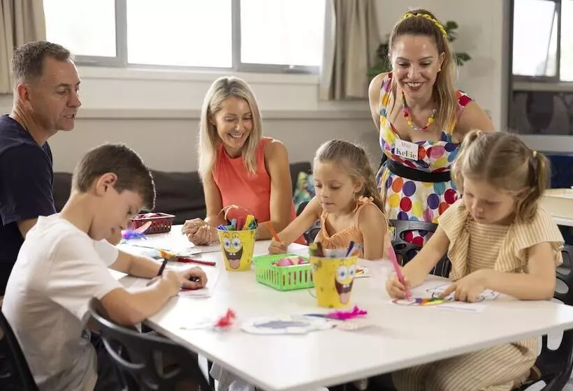 호텔 Ashmore Palms Holiday Village