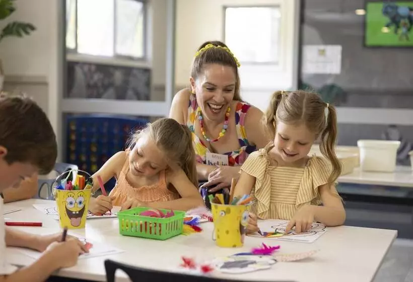 호텔 Ashmore Palms Holiday Village