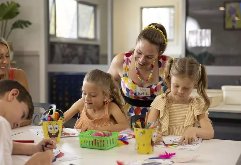 호텔 Ashmore Palms Holiday Village