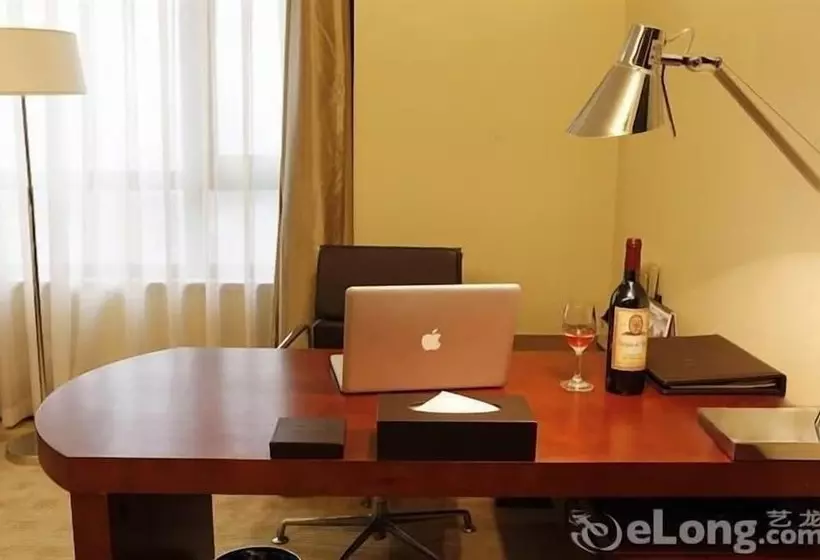 Отель Chengdu Sovereign