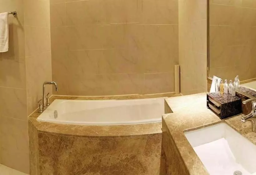 Отель Chengdu Sovereign